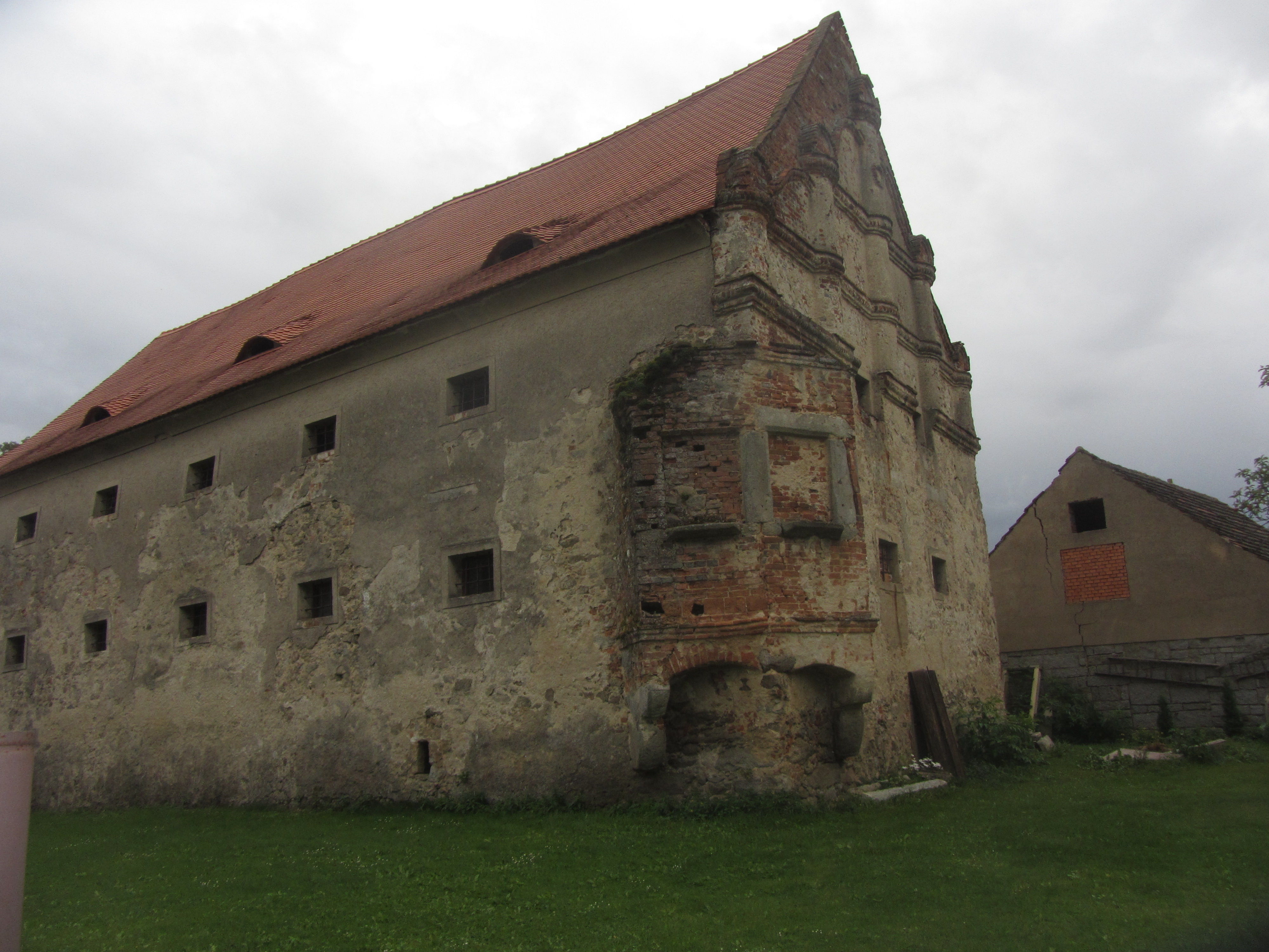Kadovská tvrz