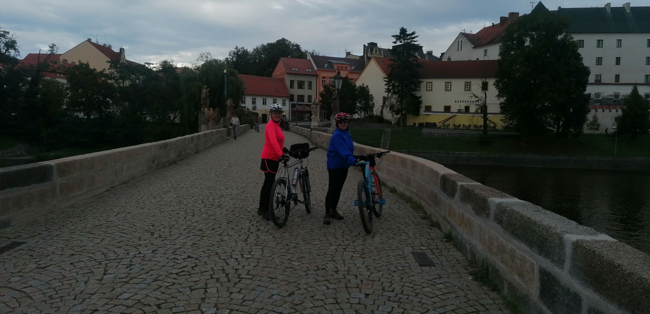 Na mostě