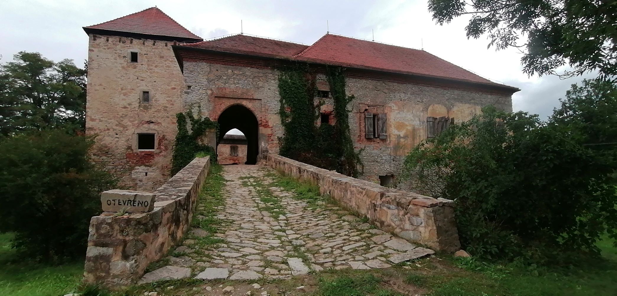 Tvrz Kestřany